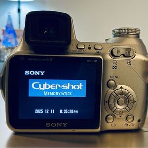 Sony Cyber-Shot DSC-H1 Digital 12.1 Megapixel Camera Look!!!!  Offers Are Okay